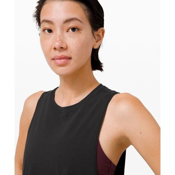 ✨Lululemon Cut Back Crop Black Sz Small Tank Top✨ - Picture 4 of 9